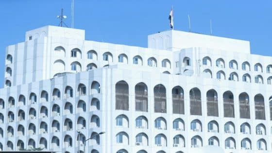 الخارجية تصدر توضيحاً بشأن حضور رئيس الوزراء لقمة السلام في مصر