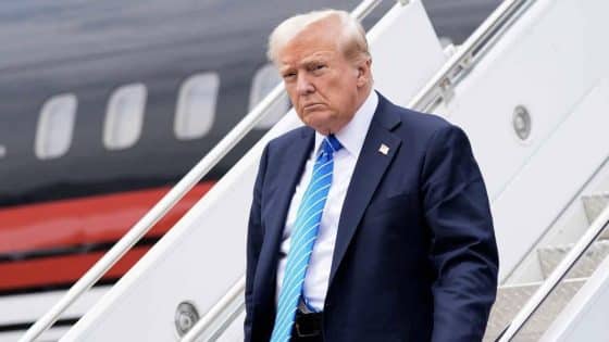 الرئيس الأمريكي دونالد ترامب يصل شرم الشيخ لحضور قمة الشرق الأوسط