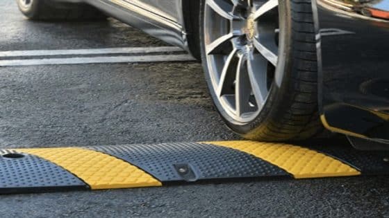 أمانة بغداد: غرامة تتجاوز المليون دينار لمن يضع مطبات صناعية