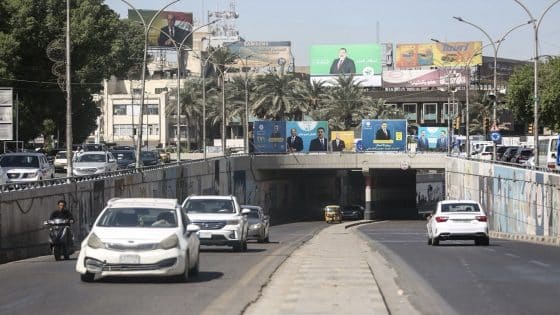 فرق أمانة بغداد تباشر رفع بقايا الحملات الانتخابية