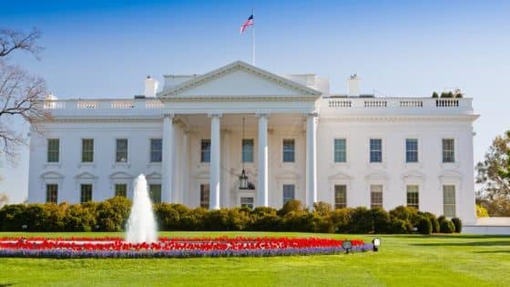 الاستقبال من الباب الخلفي في البيت الأبيض يثير التساؤلات حول وضع الجولاني السياسي