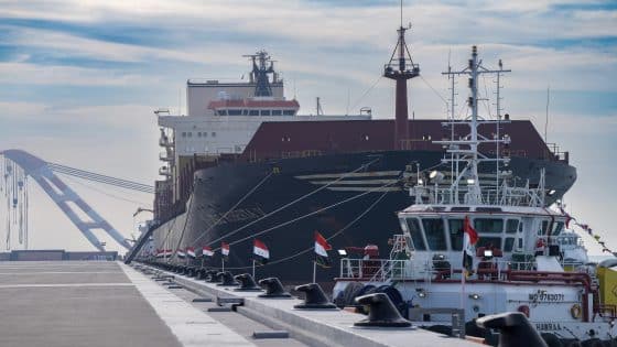 النقل البحري: أعماق جديدة في قناة الفاو تمهّد لدخول جيل من أكبر السفن العالمية