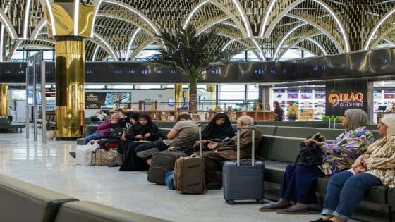 النقل تؤكد انسيابية حركة السفر واستمرار عمل جميع المطارات