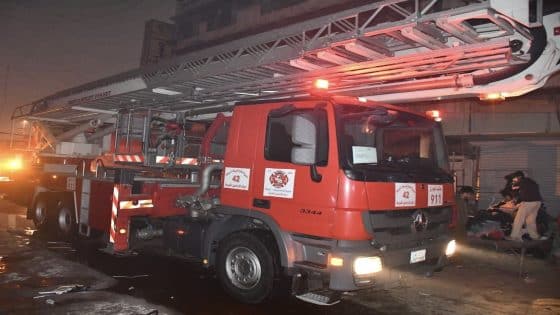 فرق الدفاع المدني تنجح باحتواء النيران في مبنى غرناطة وسط بغداد