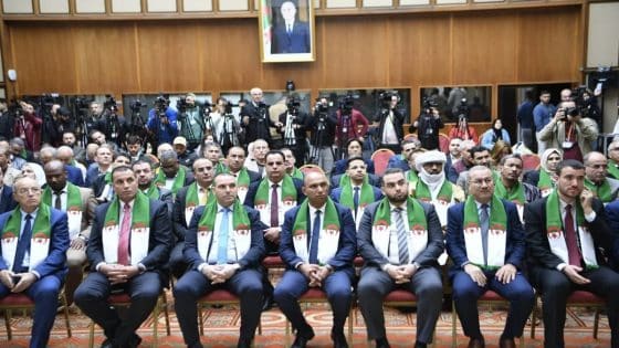 البرلمان الجزائري يصوّت على قانون يجرّم الاستعمار الفرنسي