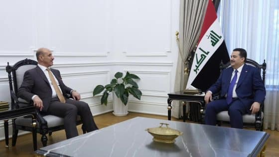 رئيس الوزراء يؤكد ثقته بإمكانات لاعبي المنتخب الوطني وكادره التدريبي