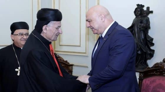 الرئيس اللبناني يؤكد ابتعاد شبح الحرب وإجراء الانتخابات في موعدها