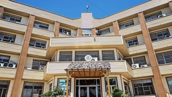 العمل تعلن الفئات المشمولة بالقروض وتحدد موعد انطلاقها