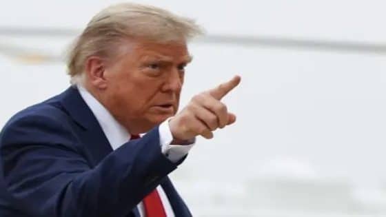 ترامب يحث زيلينسكي على الإسراع باتفاق سلام ويحذر من خسارة أراضٍ جديدة