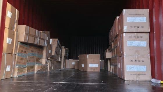 الجمارك تنفي زيادة الرسوم على المواد الغذائية والأدوية والسلع الأساسية