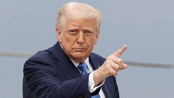 ترامب يلوّح بالسيطرة على غرينلاند: سنحصل عليها بطريقة أو بأخرى