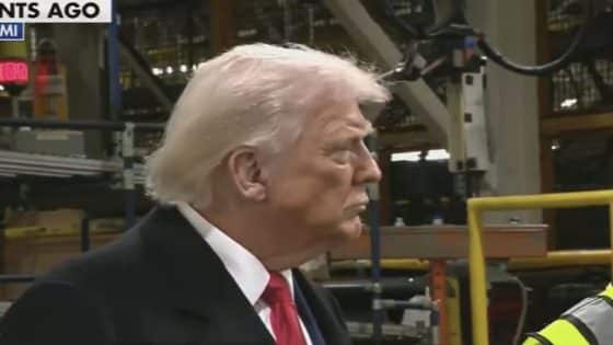 ترامب يعلن فرض تعريفة جمركية 100% على السيارات الصينية