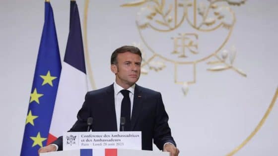 ماكرون يتحدى ترامب: فرنسا لن تخضع للضغوط الجمركية الأميركية