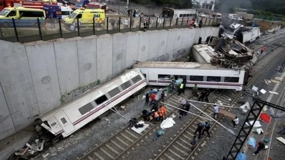 إسبانيا تعلن الحداد بعد كارثة قطارات دامية