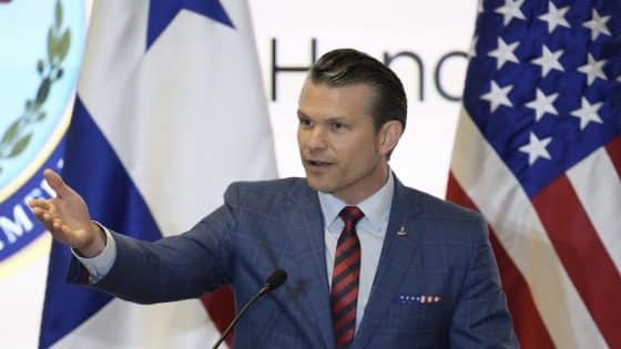 وزير الحرب الأمريكي: عناصر داعش الأجانب سيحتجزون بالعراق مؤقتاً