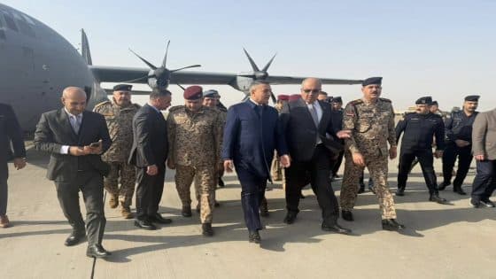 وزير الدفاع يضع حجر الأساس لمدينة البواسل في البصرة بواقع 16 ألف قطعة سكنية