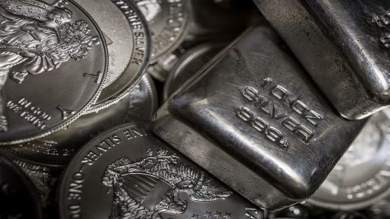الفضة تسجل مستوى قياسياً جديداً في المعاملات الفورية عند 120 دولاراً للأوقية