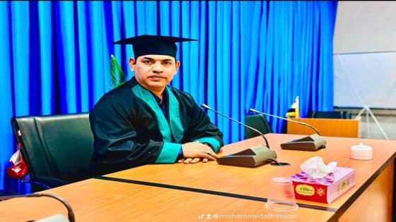 الدكتور حسن جمعة يبارك للعقيد محمد علي الحسون نيله شهادة الدكتوراه