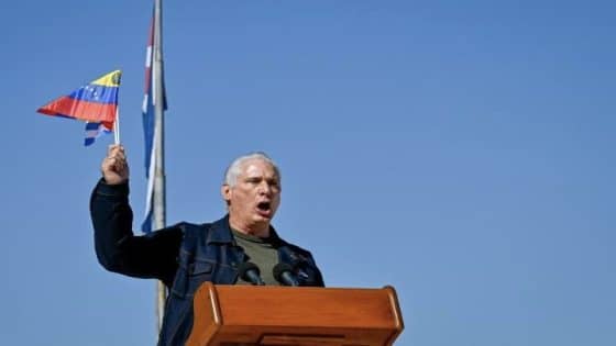 الرئيس الكوبي يدعو دول أميركا اللاتينية إلى رصّ الصفوف بعد اعتقال مادورو