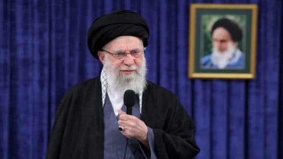 خامنئي: كل ما سمعناه عن فسادهم شيء، أما قضية تلك الجزيرة الفاسدة أخلاقياً فهي شيء آخر تماماً.