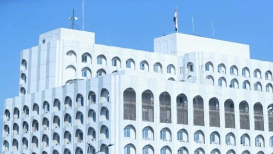 الخارجية توضح بشأن بعض التفسيرات والمعلومات التي وردت خلال مقابلة تلفزيونية لوزيرها