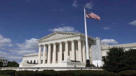 المحكمة العليا الأمريكية تصدر حكمًا ضد الرسوم الجمركية