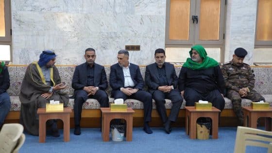 وفد من حكومة البصرة المحلية يعزّي ذوي شهداء الحشد الشعبي الذين ارتقوا بقصف صهيوني أمريكي غادر