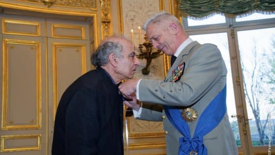 فرنسا تمنح خطاطا عراقيا وسام “فارس”