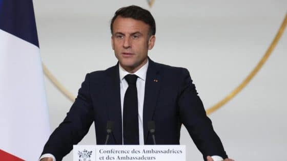 زيارة فرنسية إلى طوكيو تتحول نحو بحث الحرب الإقليمية