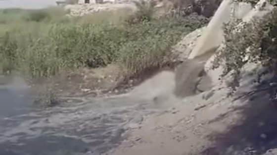 تلوث خطير يهدد دجلة تصريف مياه آسنة من مبزل الزيوت إلى النهر