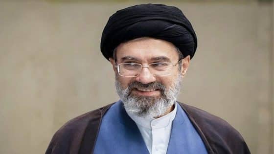 الخارجية الإيرانية: السيد مجتبى خامنئي يتمتع بصحة كاملة