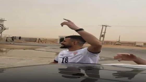 بالهتافات والأهازيج الجماهير تستقبل لاعبي المنتخب الوطني في منفذ طريبيل بالأنبار