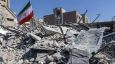 رويترز: إيران وأمريكا تلقتا خطة اتفاق يتضمن وقفا لإطلاق النار ثم اتفاقا نهائيا