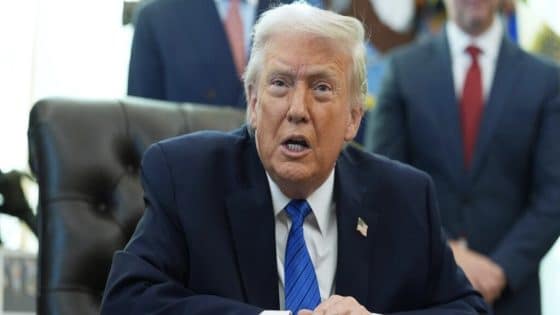 إيران تبلغ باكستان: إذا استمر تحرك المدمرة الأمريكية في هرمز ستستهدف خلال 30 دقيقة