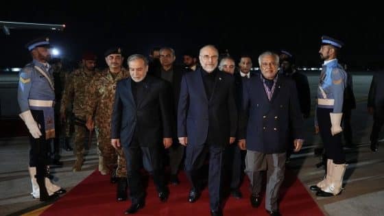 الوفد الإيراني: واشنطن تطرح مطالب مبالغًا فيها بشأن مضيق هرمز