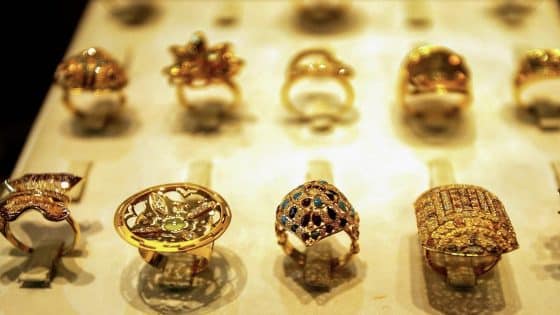 التخطيط: دخول أكثر من نصف طن من الذهب المستورد عبر مطار بغداد الدولي