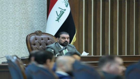 رئيس البرلمان يوجه بإطلاق رواتب ذوي الشهداء والجرحى المتوقفة بدون سند قانوني