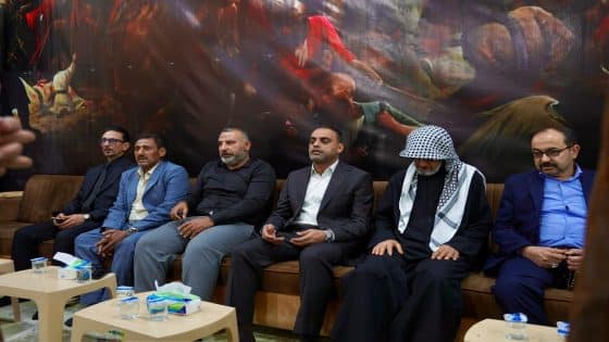 نيابةً عن محافظ البصرة المهندس أسعد العيداني، قدّم نائب محافظ البصرة الإداري ماهر إبراهيم العامري واجب العزاء لذوي الشهيد المجاهد بهاء رعد الدريعي.