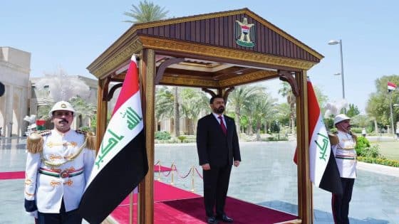 رئيس مجلس الوزراء علي الزيدي يتسلم مهامه رسمياً رئيساً للحكومة وقائداً عاماً للقوات المسلحة