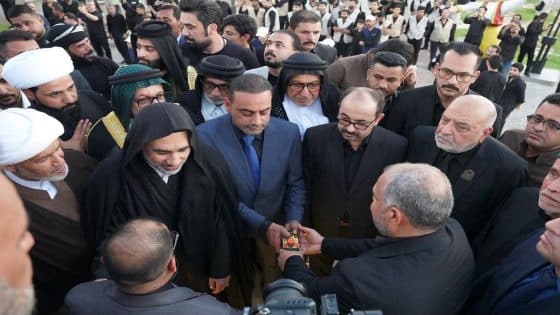 النائب الإداري لمحافظ البصرة يشارك في مراسم رفع الراية الحسينية التي نظمتها العتبة العباسية المقدسة في البصرة