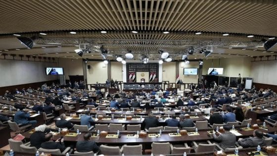 دعم نيابي لخطوات الحكومة الإصلاحية لمكافحة الفساد وتغيير المناصب العليا