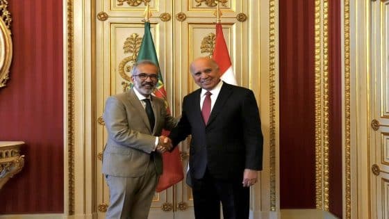 وزير الخارجية يوجه دعوة لنظيره البرتغالي لزيارة بغداد