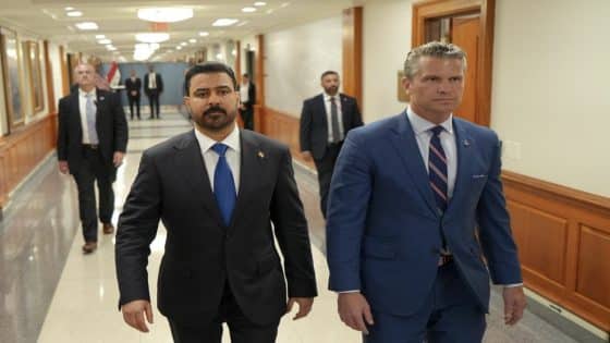 القائد العام للقوات المسلحة يجري زيارة إلى مقر وزارة الحرب الأمريكية في واشنطن