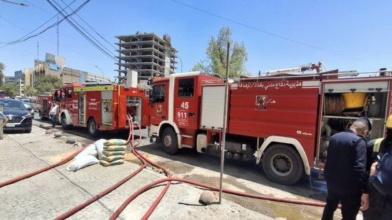 مديرية الدفاع المدني تعلن إخماد حريق اندلع في بناية تجارية بالكرادة
