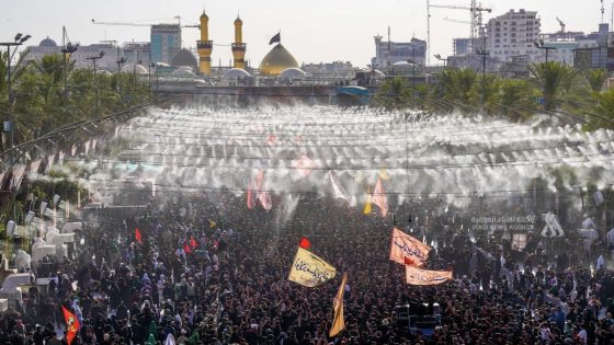 حشود الزائرين تواصل أداء مراسيم الزيارة الأربعينية مع مواصلة عمليات التفويج العكسي